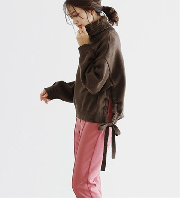 Pierrot（ピエロ）の「ゆったりサイドリボンタートルニット（ニット・セーター）」｜詳細画像