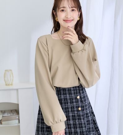 alotta（アロッタ）の「大人上品スクエアネックパフ袖裏起毛ブラウス（カットソー）」
