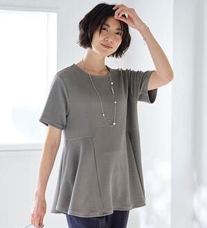 BELLUNA（ベルーナ）の「ポコポコエンボス素材　－３ｋｇ見えペプラムチュニック（チュニック）」｜グレージュ