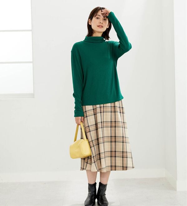 BELLUNA（ベルーナ）の「まるでニット！サラッと軽いリブハイネックプルオーバー（カットソー）」｜詳細画像
