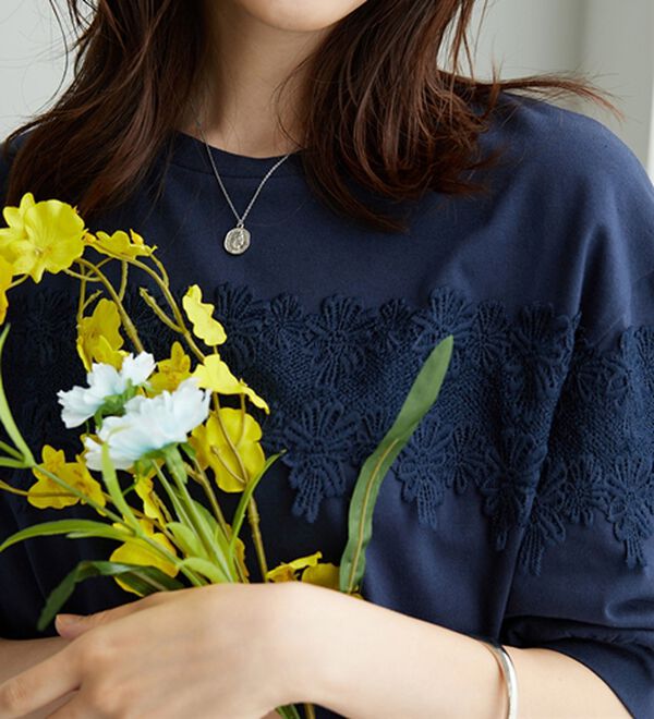 BELLUNA（ベルーナ）の「ケミカルレース使い華やかプルオーバー（カットソー）」｜詳細画像