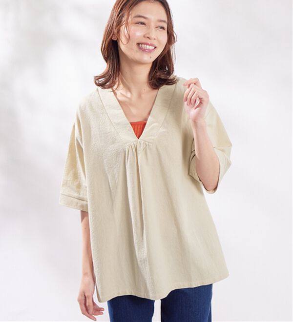 Viola e Viola（ヴィオラ エ ヴィオラ）の「綿１００％Ｖネックブラウス（ブラウス）」｜アイボリー