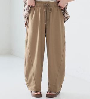 A HAPPY MARILYN（アハッピーマリリン）の「【Ｌ～６Ｌ】夏だから！薄スウェット生地で作ったカーブパンツ（ワイドパンツ・ガウチョ）」｜モカ