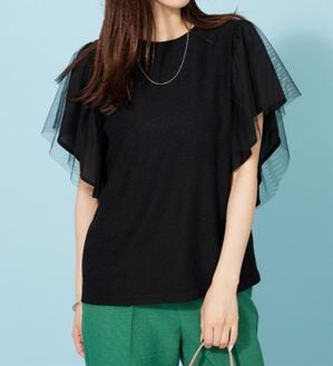 BELLUNA（ベルーナ）の「チュール使いフリル袖プルオーバー（カットソー）」｜黒