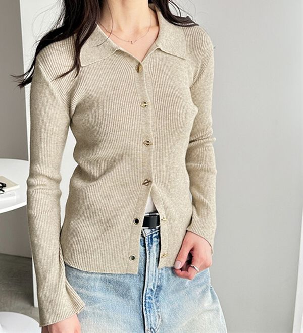 GeeRA（ジーラ）の「ゴールドボタンポロ衿リブニットトップス（ニットカーディガン）」｜詳細画像