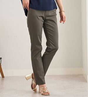 BELLUNA（ベルーナ）の「サラリ速乾！綿サテンストレッチカラーパンツ（フルレングスパンツ）」｜カーキグレー3