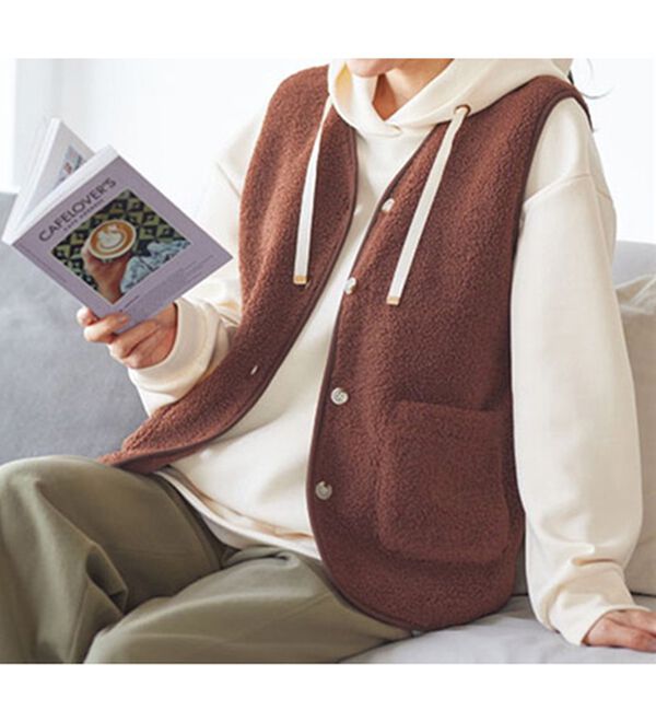 BELLUNA（ベルーナ）の「着回し自在！裏フリースあったかプードルボアベスト（ベスト）」｜チョコレート