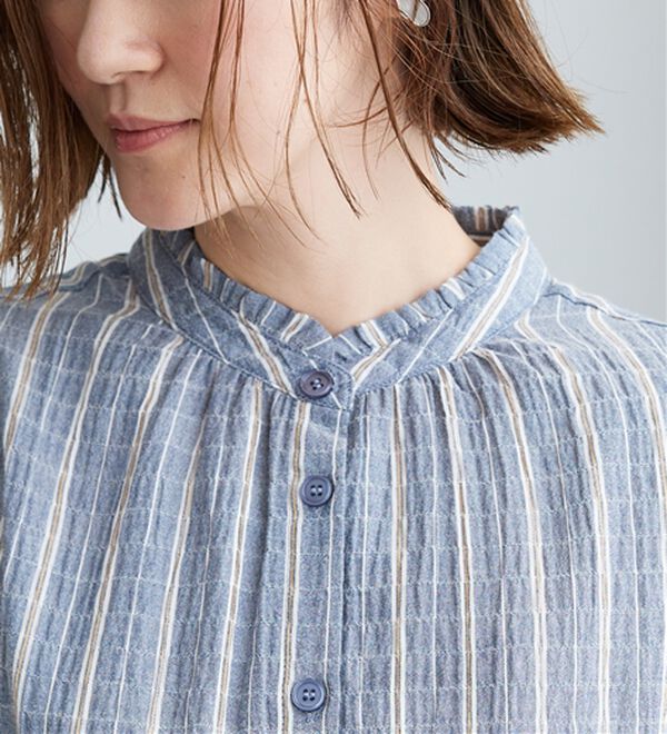 BELLUNA（ベルーナ）の「【お気軽シャツ】ぽこぽこ素材衿＆袖フリルデザインブラウス（ブラウス）」｜詳細画像