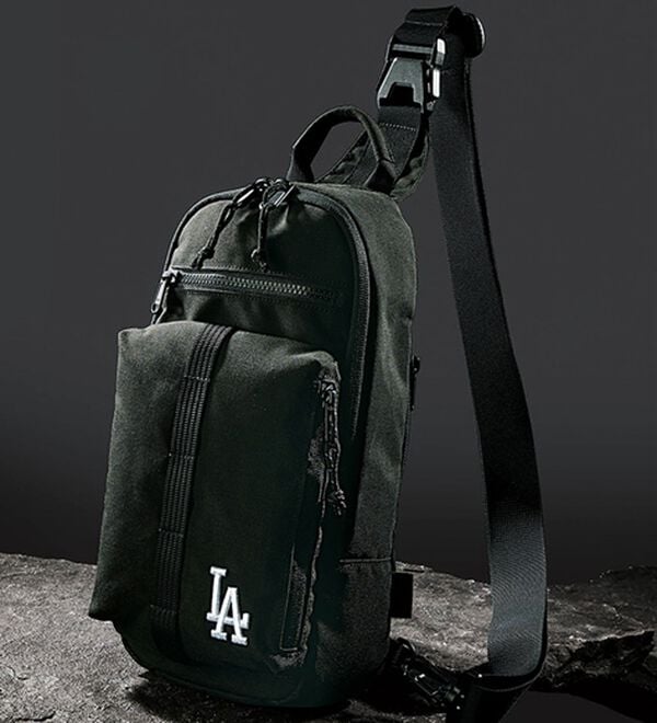 「＜ＭＬＢ＞タフネスボディバッグ（メンズショルダーバッグ）」｜ドジャース・ブラック