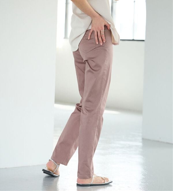 BELLUNA（ベルーナ）の「サラリ速乾！綿サテンストレッチカラーパンツ（フルレングスパンツ）」｜詳細画像