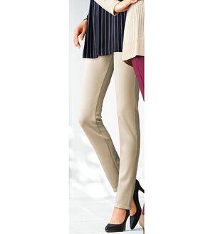 BELLUNA（ベルーナ）の「裏ベロアストレッチ素材レギンスパンツ（フルレングスパンツ）」｜アイボリー