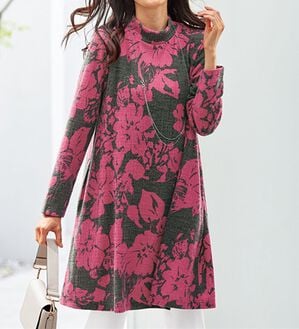 BELLUNA（ベルーナ）の「秋冬に映える花柄プリントカットソーチュニックワンピース（チュニックワンピース）」｜ローズ系