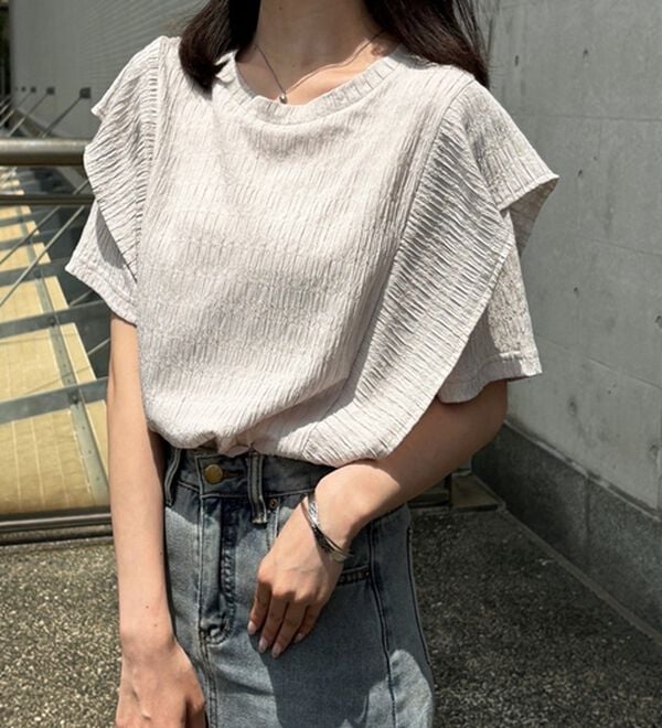 GeeRA（ジーラ）の「ラッフルショルダー表面感カットソー（カットソー）」｜詳細画像