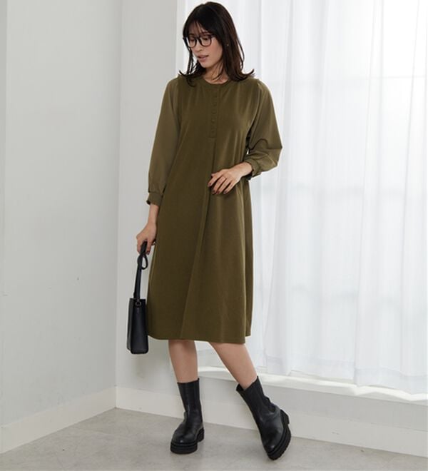 BELLUNA（ベルーナ）の「ヘンリーネック袖切替デザインワンピース（その他ワンピース）」｜詳細画像