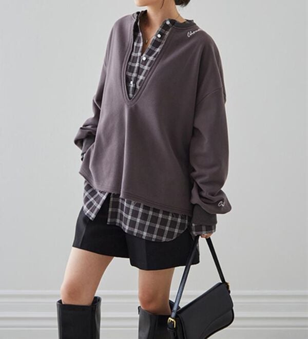 RANAN（ラナン）の「裏起毛Ｖネックロゴ刺しゅうスウェット（トレーナー・スウェット）」｜詳細画像