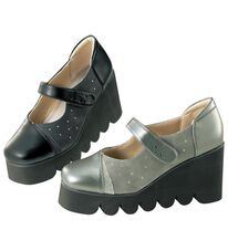 BELLUNA（ベルーナ）の「４Ｅ異素材使い甲ベルト付美脚シューズ（パンプス）」