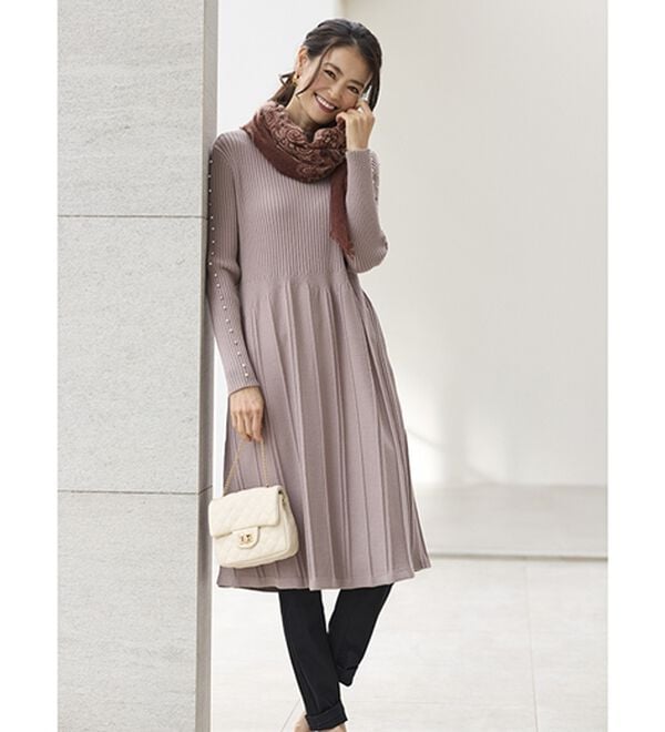 BELLUNA（ベルーナ）の「体型を拾いにくい！ビジュー使いプリーツ風ニットチュニックワンピース（チュニックワンピース）」｜詳細画像