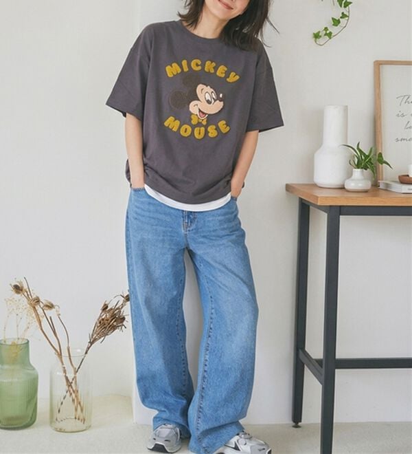 BELLUNA（ベルーナ）の「＜Ｄｉｓｎｅｙ＞【ミッキー】フェイスさがら刺しゅうワイドシルエットTシャツ（カットソー）」｜詳細画像