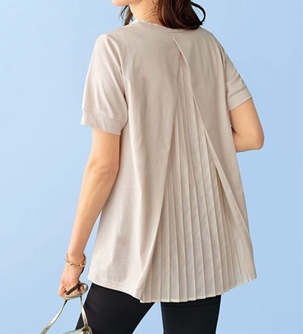 BELLUNA（ベルーナ）の「バックプリーツデザインチュニック（チュニック）」｜ライトグレー