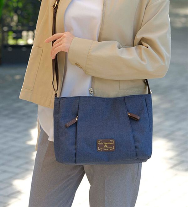 BELLUNA（ベルーナ）の「＜ソフィア・バレンチノ＞お財布の指定席がある軽量ショルダー（その他バッグ）」｜詳細画像