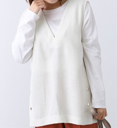 BELLUNA（ベルーナ）の「ブークレー素材ボタン使いベスト（ベスト）」