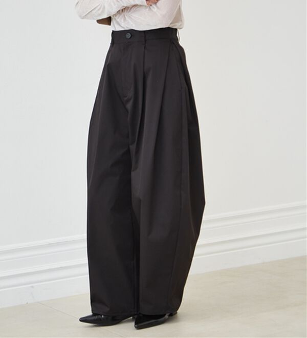 RANAN（ラナン）の「カーブシルエットサイドタックパンツ（フルレングスパンツ）」｜詳細画像