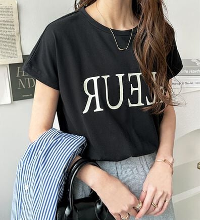 GeeRA（ジーラ）の「フレンチスリーブプリントロゴＴシャツ（Tシャツ）」