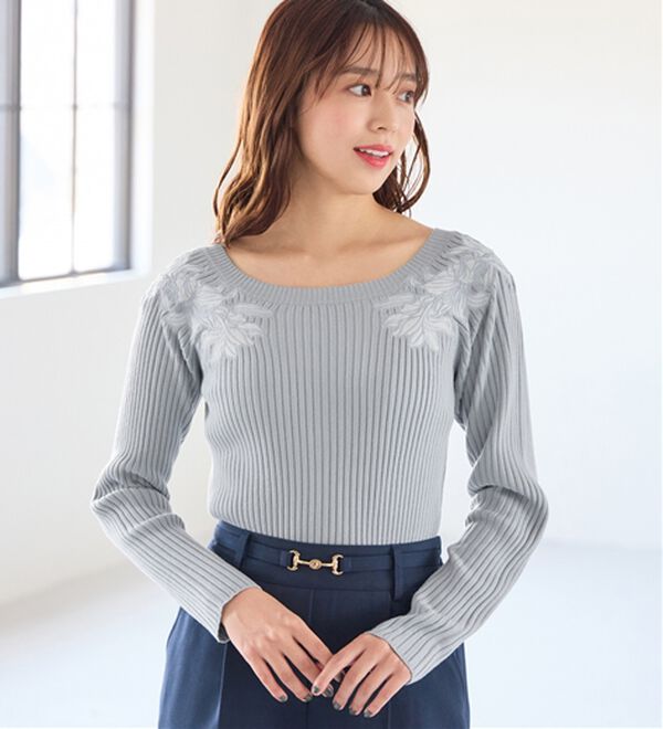 alotta（アロッタ）の「カシミヤタッチ肩刺しゅうニット（ニット・セーター）」｜詳細画像