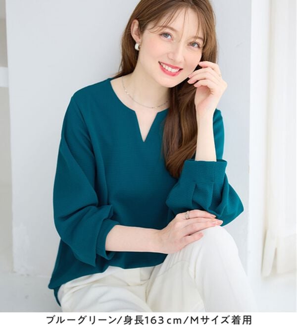 alotta（アロッタ）の「【シワになりにくい】エンボス裏起毛キーネックゆるトップス（カットソー）」｜詳細画像