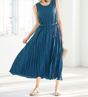 BELLUNA（ベルーナ）の「真夏のおしゃれを楽しむクリンクルプリーツワンピ（その他ワンピース）」｜ネイビー