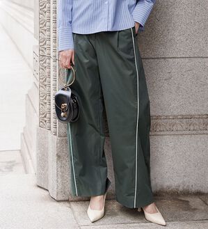 RANAN（ラナン）の「サイドラインチノ（ワイドパンツ・ガウチョ）」｜チャコールグレー