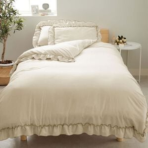 iellio（イエリオ）の「大人かわいいダブルフリル付布団カバーリング＜掛け布団カバー・ボックスシーツ・枕カバー・ずれにくい・オールシーズン・淡色＞（敷布団カバー・シーツ）」｜ベージュ