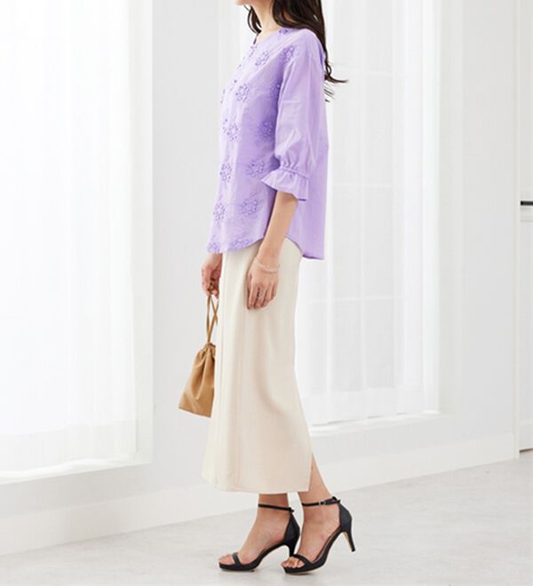 BELLUNA（ベルーナ）の「【店舗・ネット限定】モチーフレース使い袖ギャザーブラウス（ブラウス）」｜詳細画像