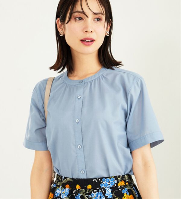 BELLUNA（ベルーナ）の「ギャザー使いバンドカラーブラウス（ブラウス）」｜詳細画像