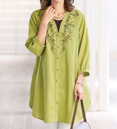 BELLUNA（ベルーナ）の「綿１００％シャドーチェック素材刺しゅうチュニック（チュニック）」