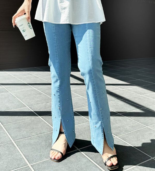 GeeRA（ジーラ）の「ハートスタッズ付フレアーパンツ（フルレングスパンツ）」｜サックス