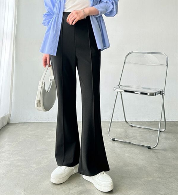 GeeRA（ジーラ）の「センターラインセミフレアカットパンツ（フルレングスパンツ）」｜詳細画像