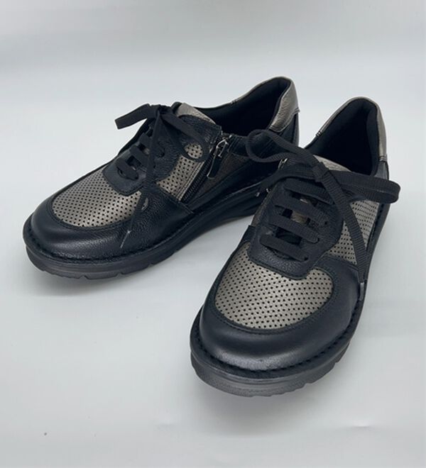 BELLUNA（ベルーナ）の「４Ｅアウトステッチ配色レザースニーカー（スニーカー）」｜ブラック／ガンメタ