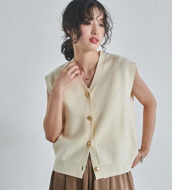 RANAN（ラナン）の「【ムースタッチ】洗える！ゴールド調ボタンニットベスト（ベスト）」｜詳細画像