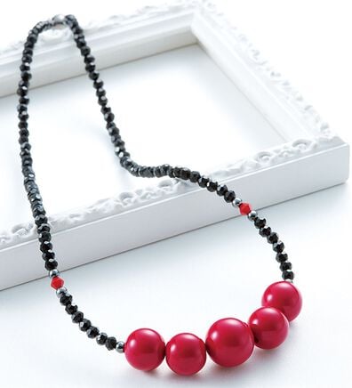 BELLUNA（ベルーナ）の「赤玉ネックレス（その他ファッション小物）」