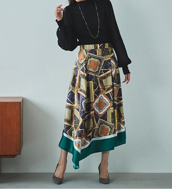 RANAN（ラナン）の「スカーフ柄パネルプリントスカート（ひざ丈スカート）」｜詳細画像