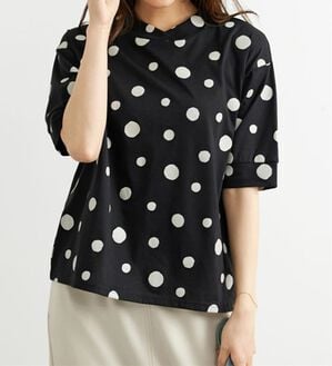 BELLUNA（ベルーナ）の「ランダムドット柄ワイドネックプルオーバー（カットソー）」｜黒&times;グレー