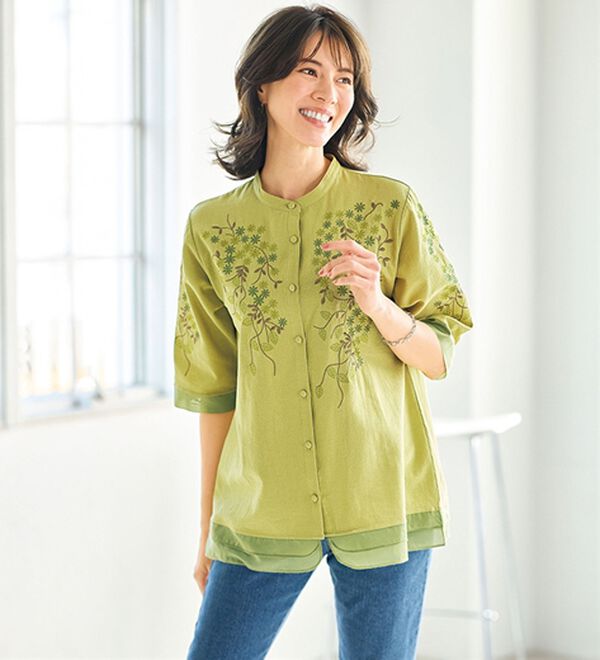 BELLUNA（ベルーナ）の「真夏に映えるシアー使い刺しゅうブラウス（ブラウス）」｜イエローグリーン系