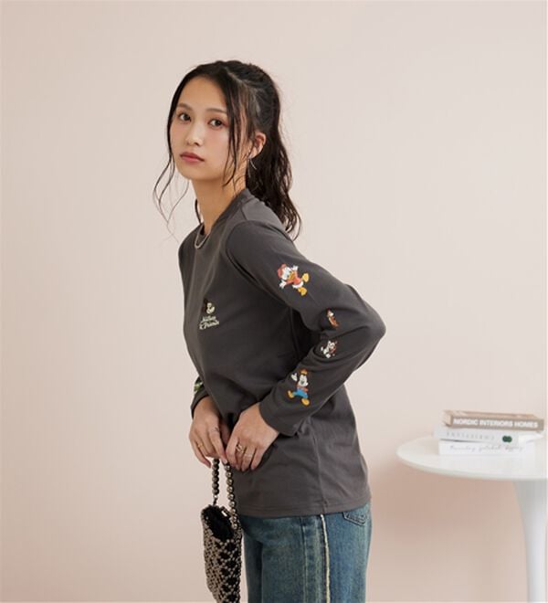 BELLUNA（ベルーナ）の「＜Ｄｉｓｎｅｙ＞【ミッキー＆フレンズ】袖プリント長袖Tシャツ（Tシャツ）」｜詳細画像