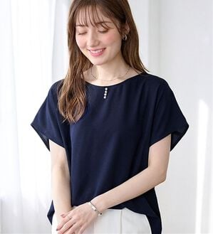 alotta（アロッタ）の「【接触冷感】パール調ボタンデザインブラウス（ブラウス）」｜ネイビー