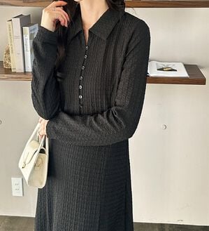 GeeRA（ジーラ）の「ポロ衿表面感素材マーメイドワンピース（カットソーワンピース）」｜ブラック