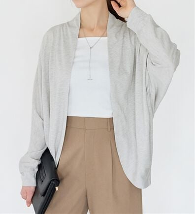 Viola e Viola（ヴィオラ エ ヴィオラ）の「【５つの機能付】ＵＶ対策に！ひんやり　ゆるドルマンカーディガン（ニットカーディガン）」