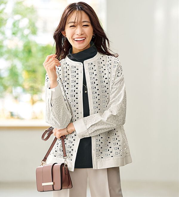 BELLUNA（ベルーナ）の「花柄レース切替シャツジャケット（シャツ）」｜オフ白