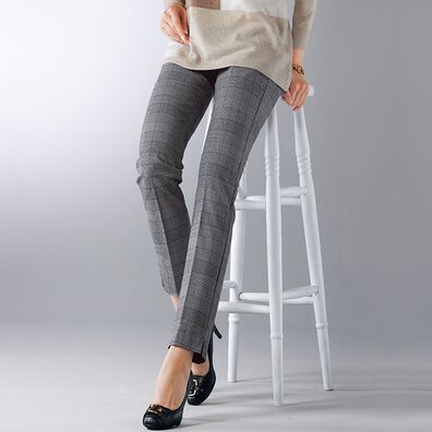 BELLUNA（ベルーナ）の「伸びてラクラク毎日活躍スティックパンツ（フルレングスパンツ）」