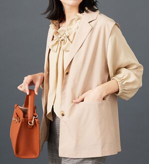 BELLUNA（ベルーナ）の「シアー素材ポケット付テーラードジレ（ジレ）」｜ベージュ